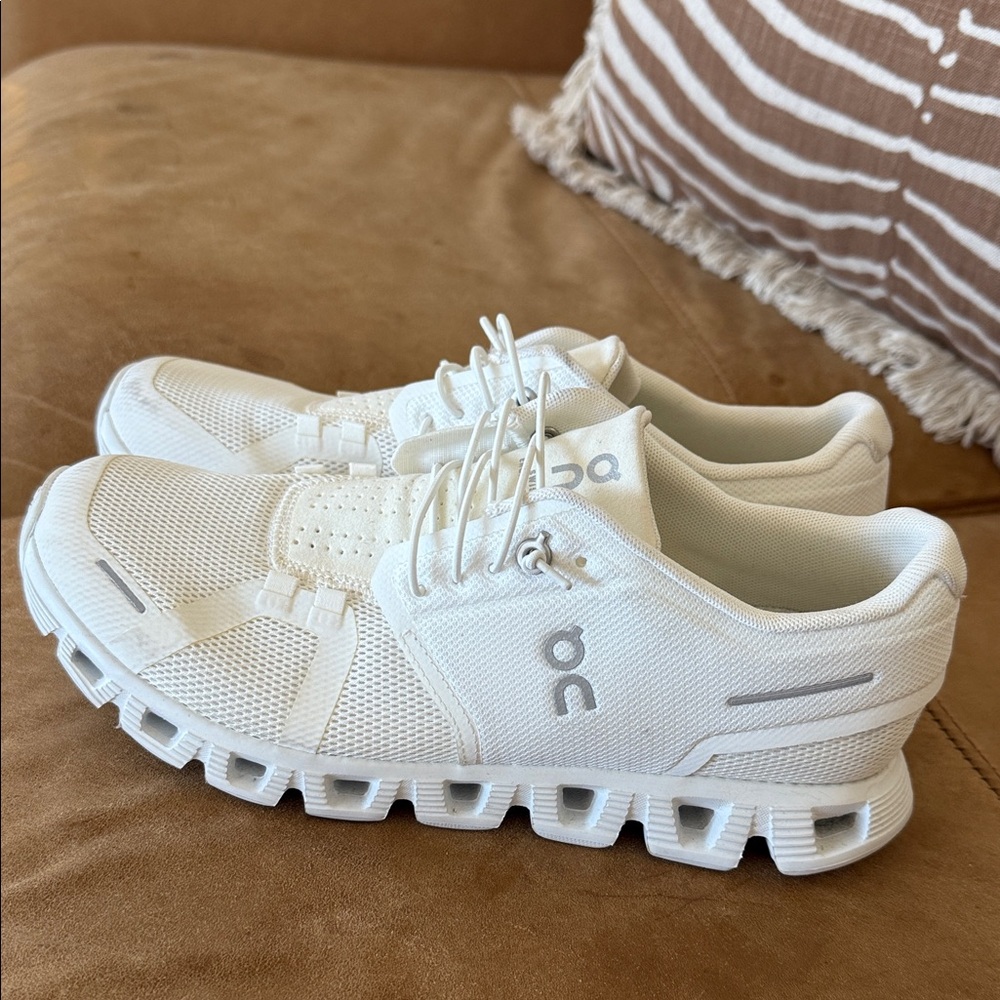 White Athletic Sneakers by On cloud US 9